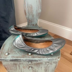 Tieks Women’s SIZE 6 Pewter Ballet Flats